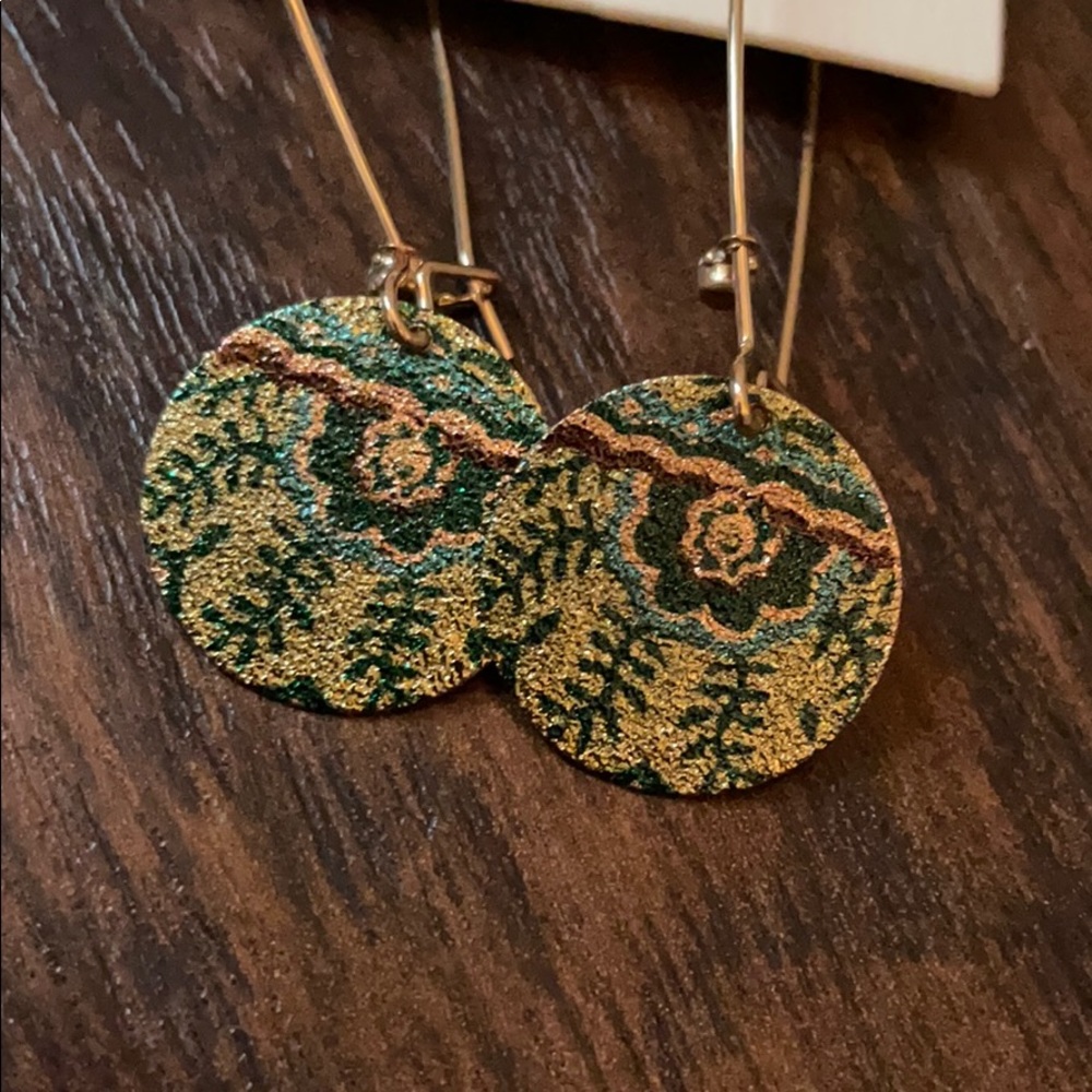 Patterned earrings - Picture 2 of 3